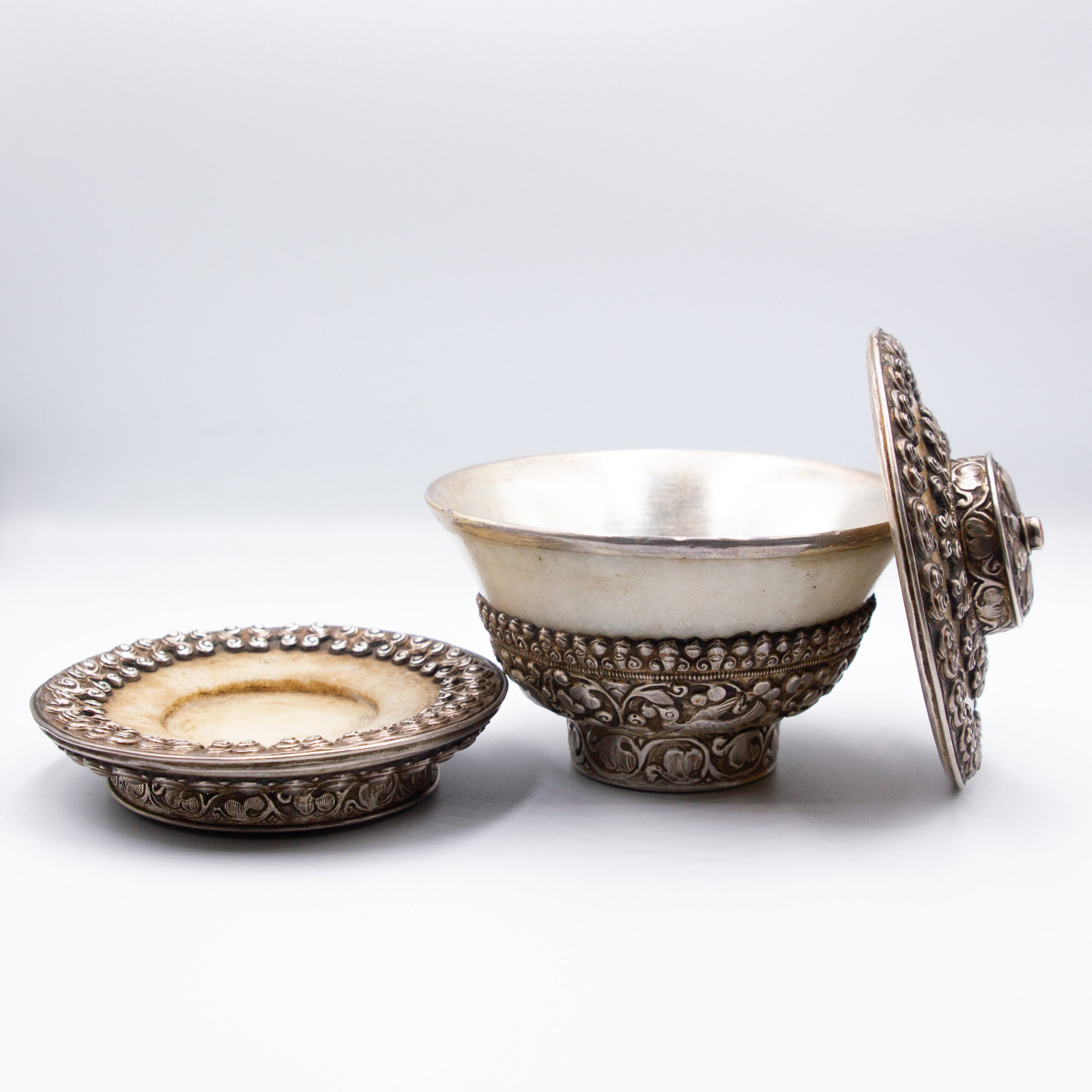 Antique Silver Cup with lid and Plate Set with Emerald Gemstone Ornamental Decorative - Image 5