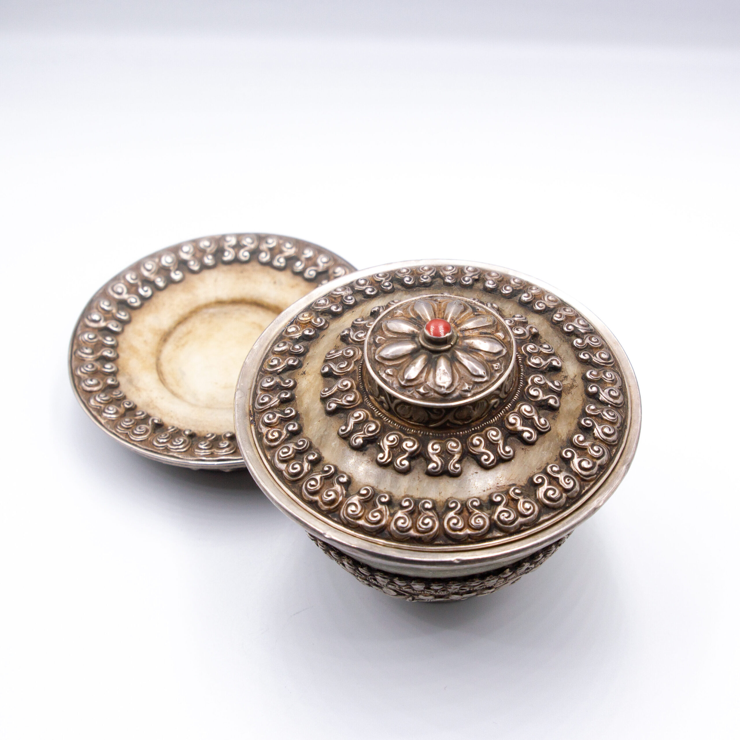 Antique Silver Cup with lid and Plate Set with Emerald Gemstone Ornamental Decorative - Image 4