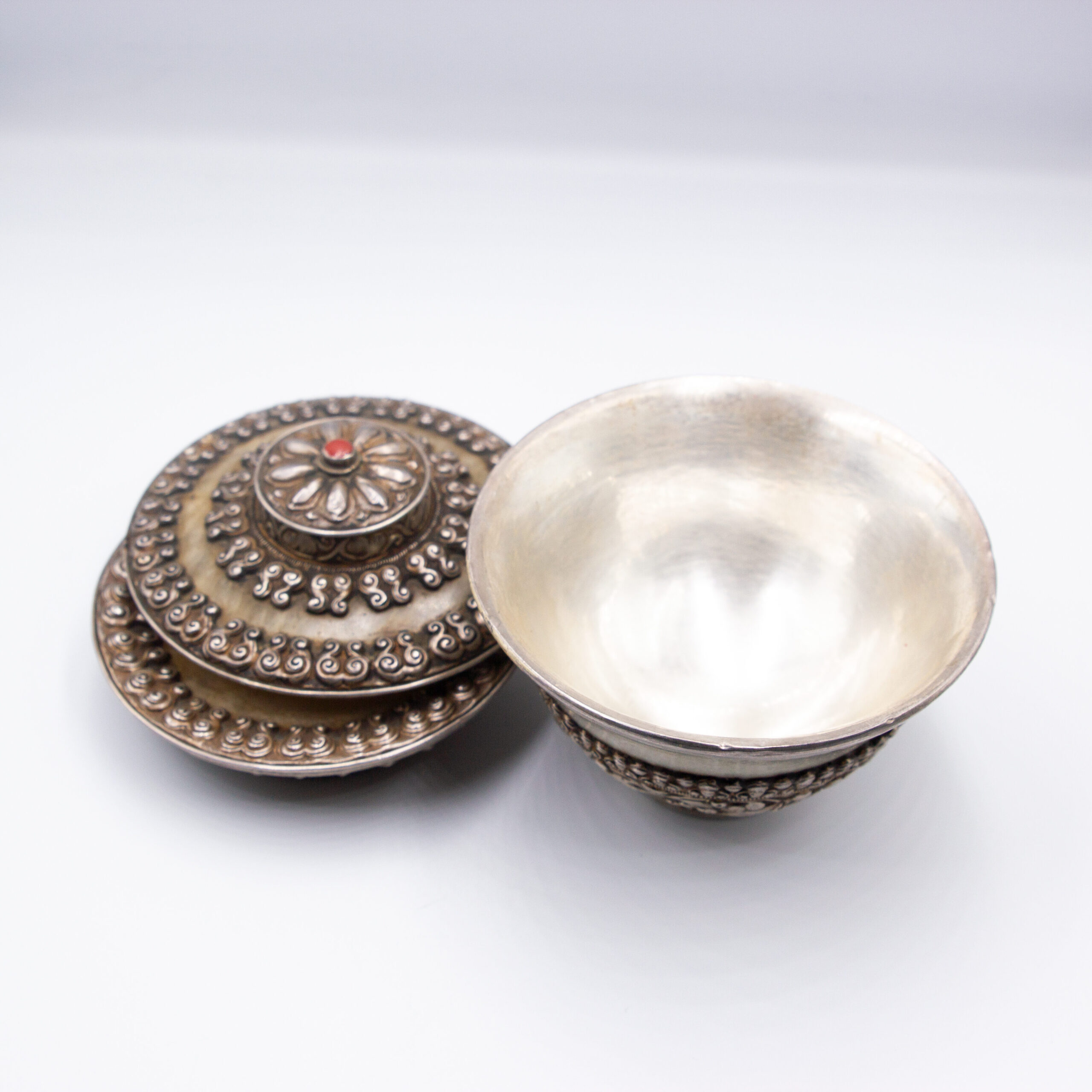 Antique Silver Cup with lid and Plate Set with Emerald Gemstone Ornamental Decorative - Image 3