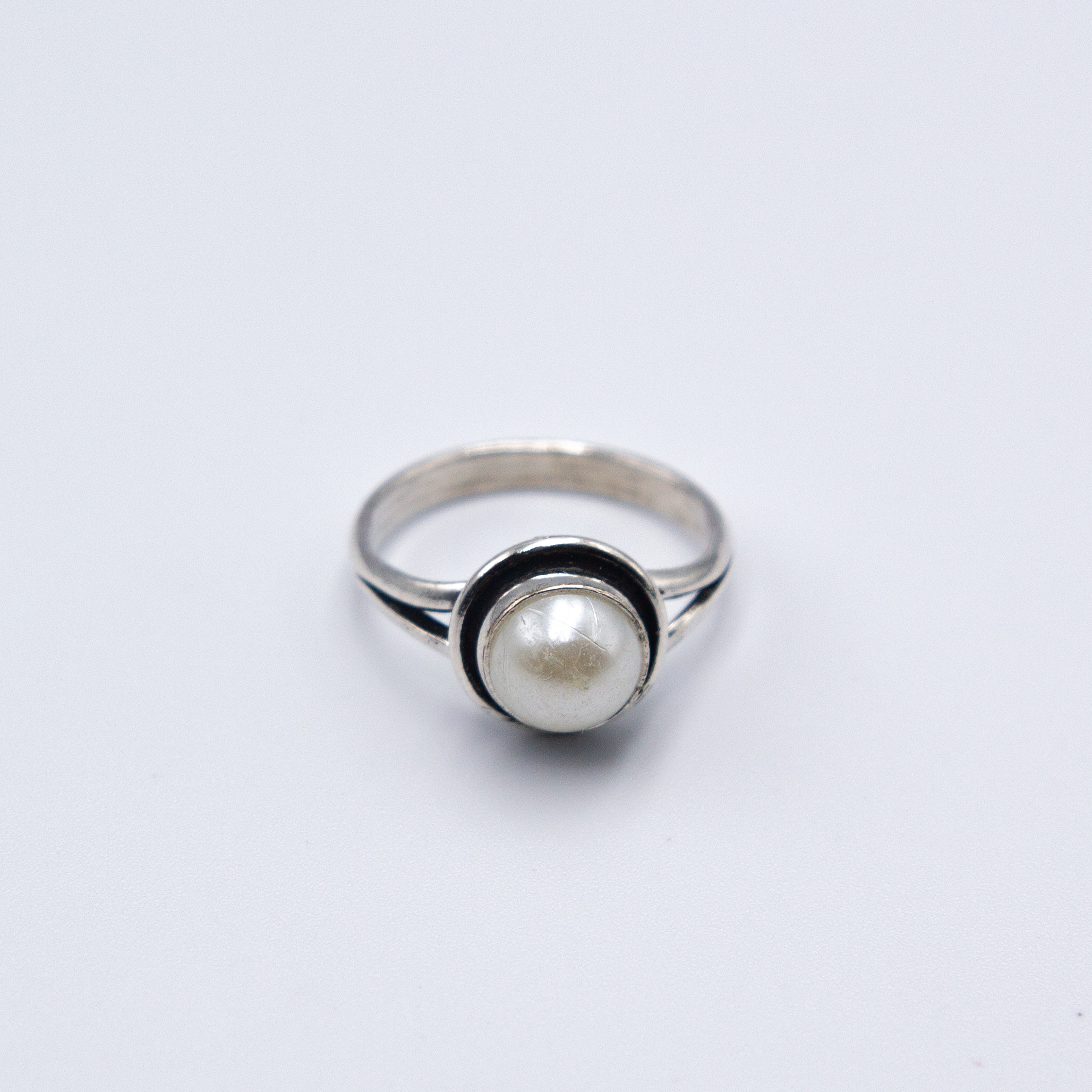 Natural Pearls Ring Ornamental with pure silver linings